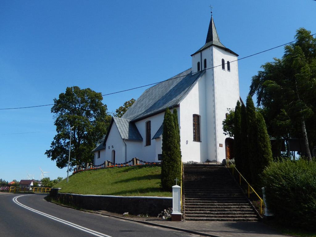 Kliknij, aby powiększyć Barokowy kościół w Charbrowie.