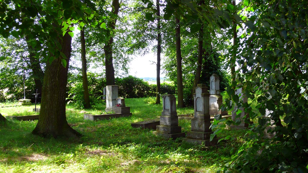 Kliknij, aby powiększyć Cmentarz ewangelicki w Gawłowie. Najstarsze groby pochodzą z 1806 roku, najnowsze z 1945.