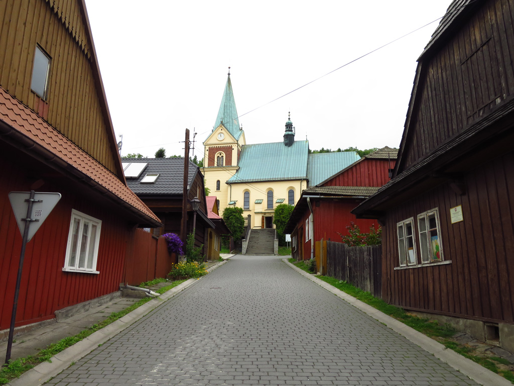 Kliknij, aby powiększyć Lanckorona – W tle Kościół Narodzenia św. Jana Chrzciciela