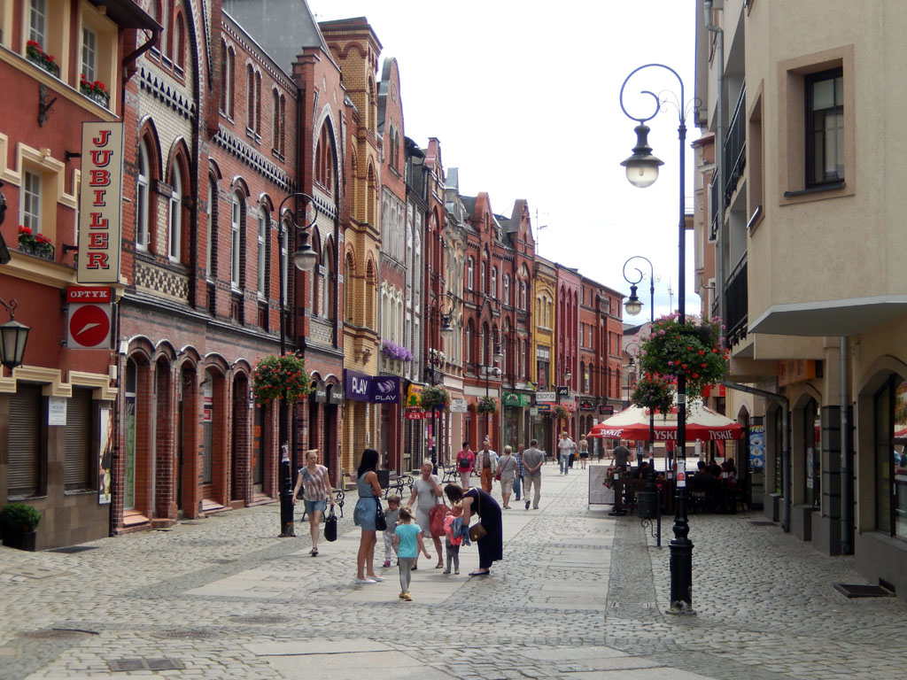 Kliknij, aby powiększyć Rzut oka na zabytkowe
kamienice w Lęborku. Więcej nie mogłem zobaczyć, bo…