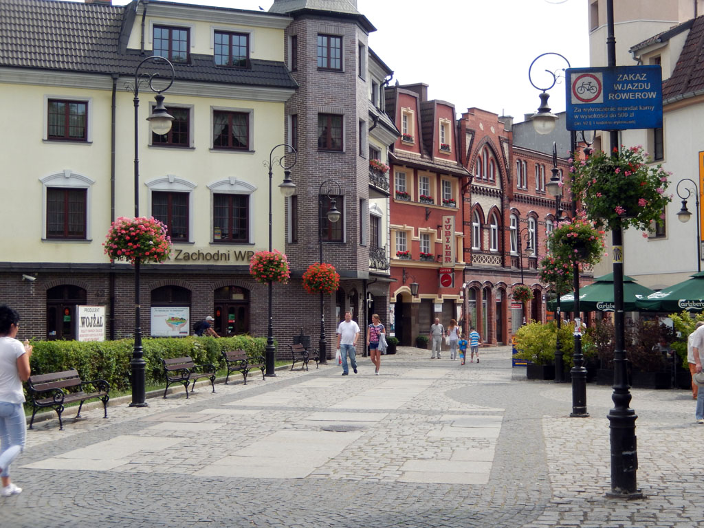 Kliknij, aby powiększyć Sam zakaz wisi stosownie
wysoko. A nuż ktoś nie zauważy i się mu przypie***** 500 zł grzywny.