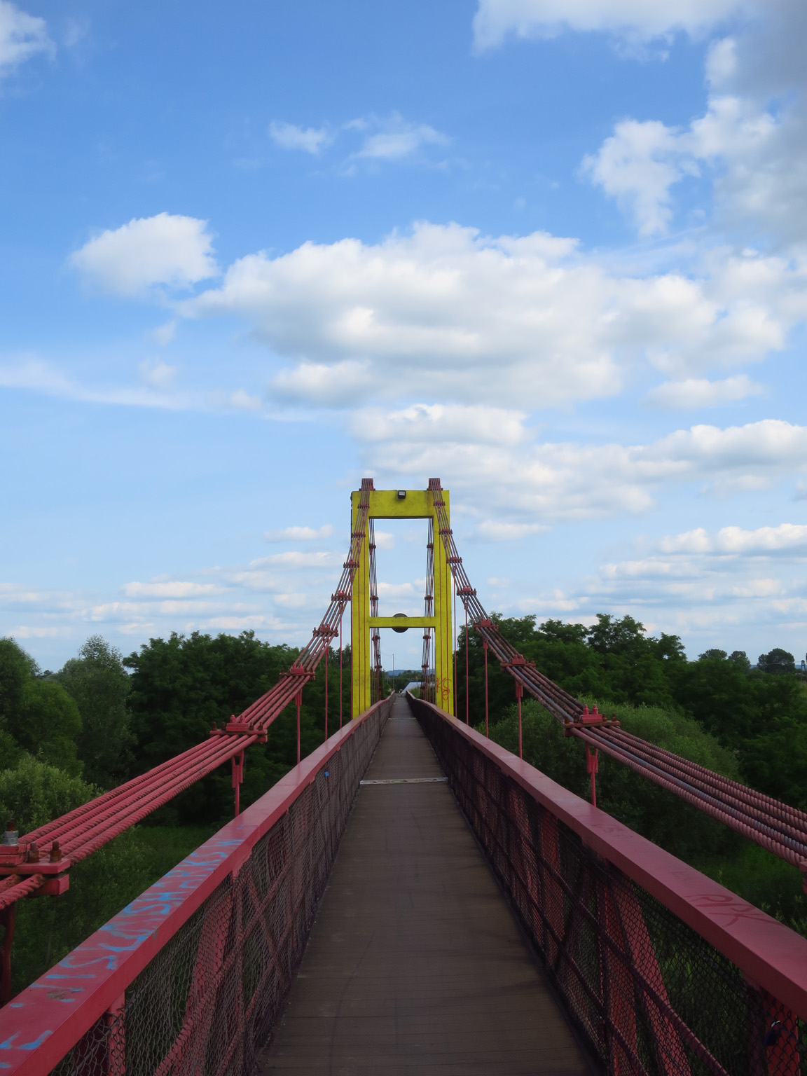 Kliknij, aby powiększyć Kładka nad Rabą w Mikluszowicach.