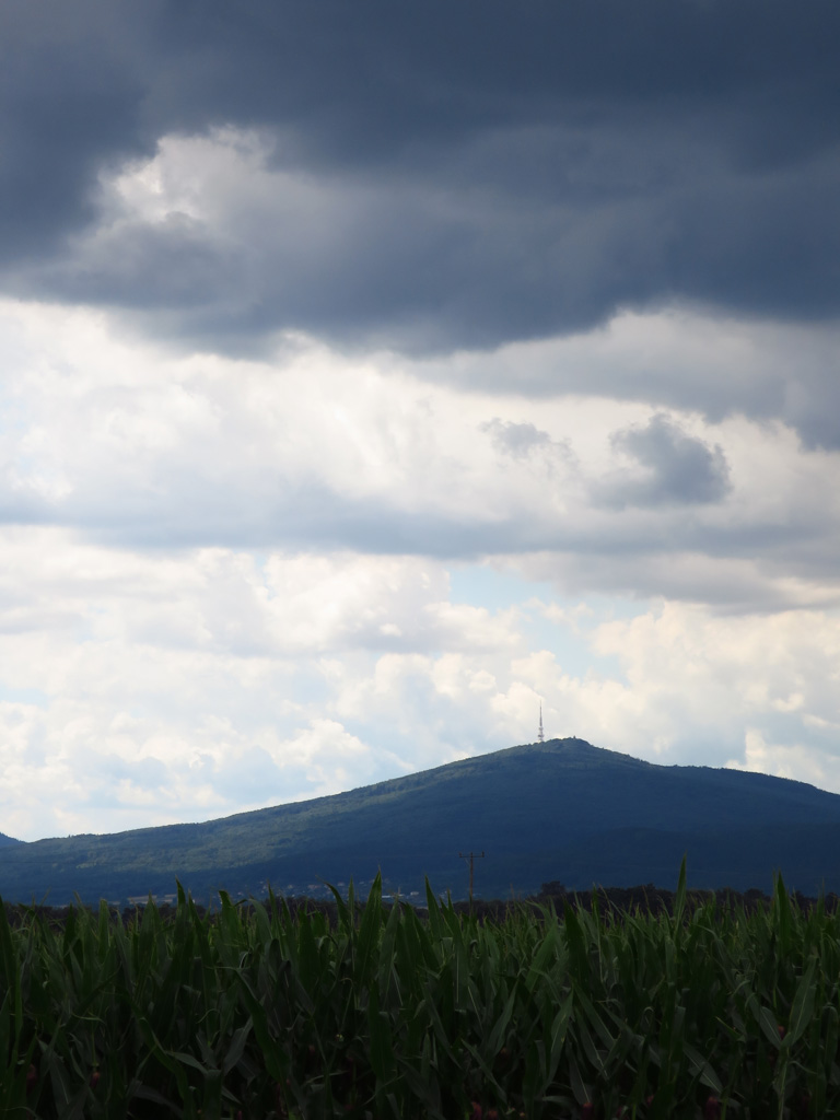 Kliknij, aby powiększyć
Ciemne chmury nad Ślężą.