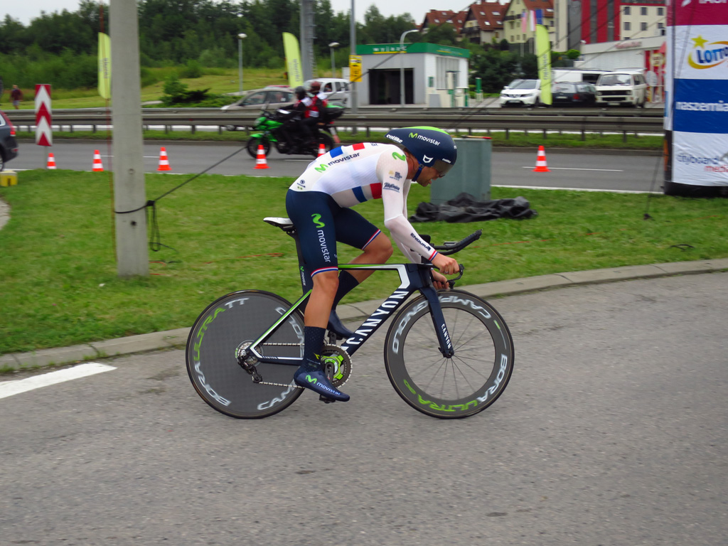 Kliknij, aby powiększyć Alex Dowsett jedzie po etapowe zwycięstwo