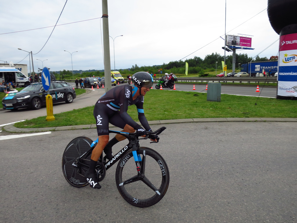 Kliknij, aby powiększyć Michał Kwiatkowski jechał dla kibiców