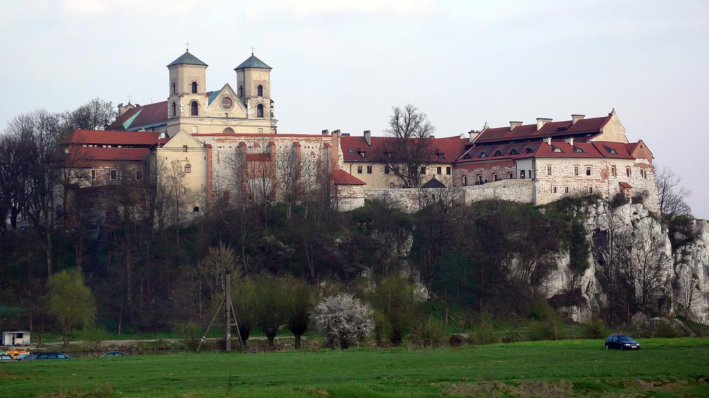 Kliknij, aby powiększyć Opactwo Benedyktynów w Tyńcu w całej okazałości.