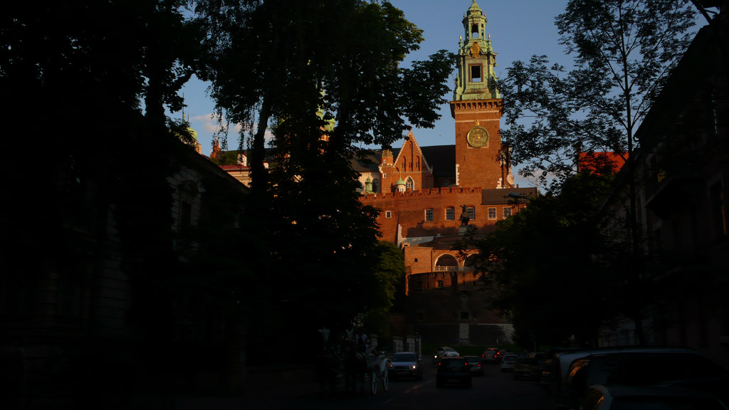 Kliknij, aby powiększyć Wawel promieniami wieczornego słońca oświecony