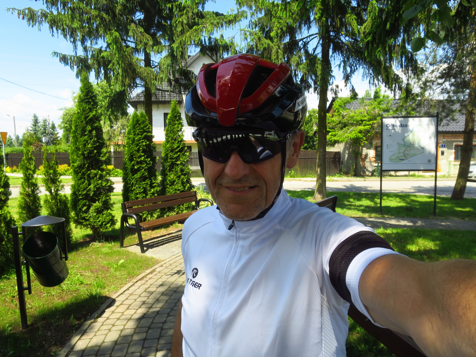 Kliknij, aby powiększyć Pozdrowienia z trasy.