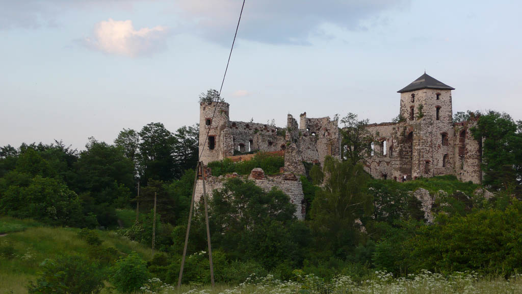 Kliknij, aby powiększyć Widok na zamek od południowego zachodu